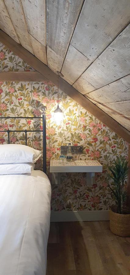 Crown Hotel Stamford Bagian luar foto
