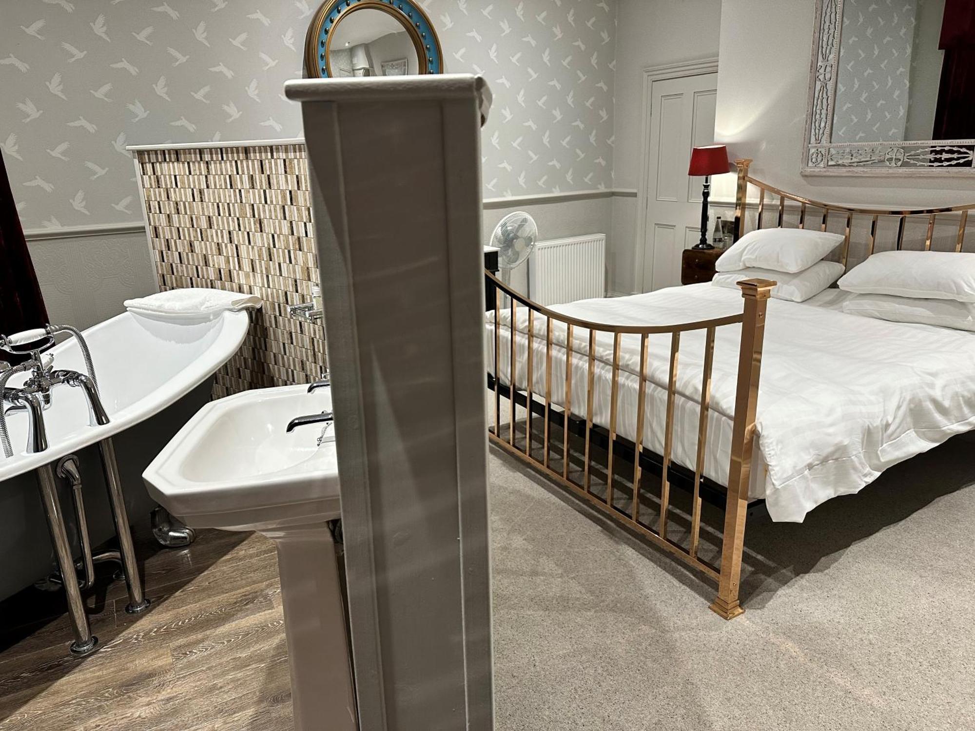 Crown Hotel Stamford Bagian luar foto