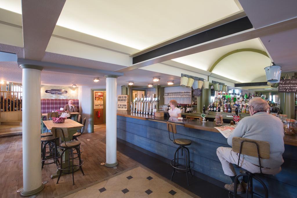 Crown Hotel Stamford Bagian luar foto