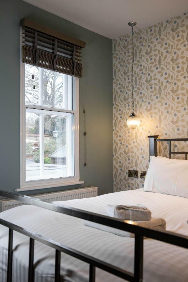 Crown Hotel Stamford Bagian luar foto